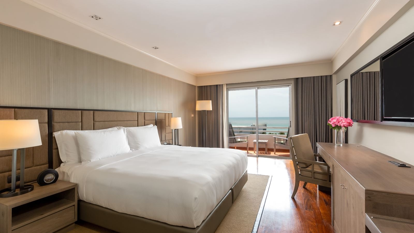 rooms-deluxe-sea-view-room