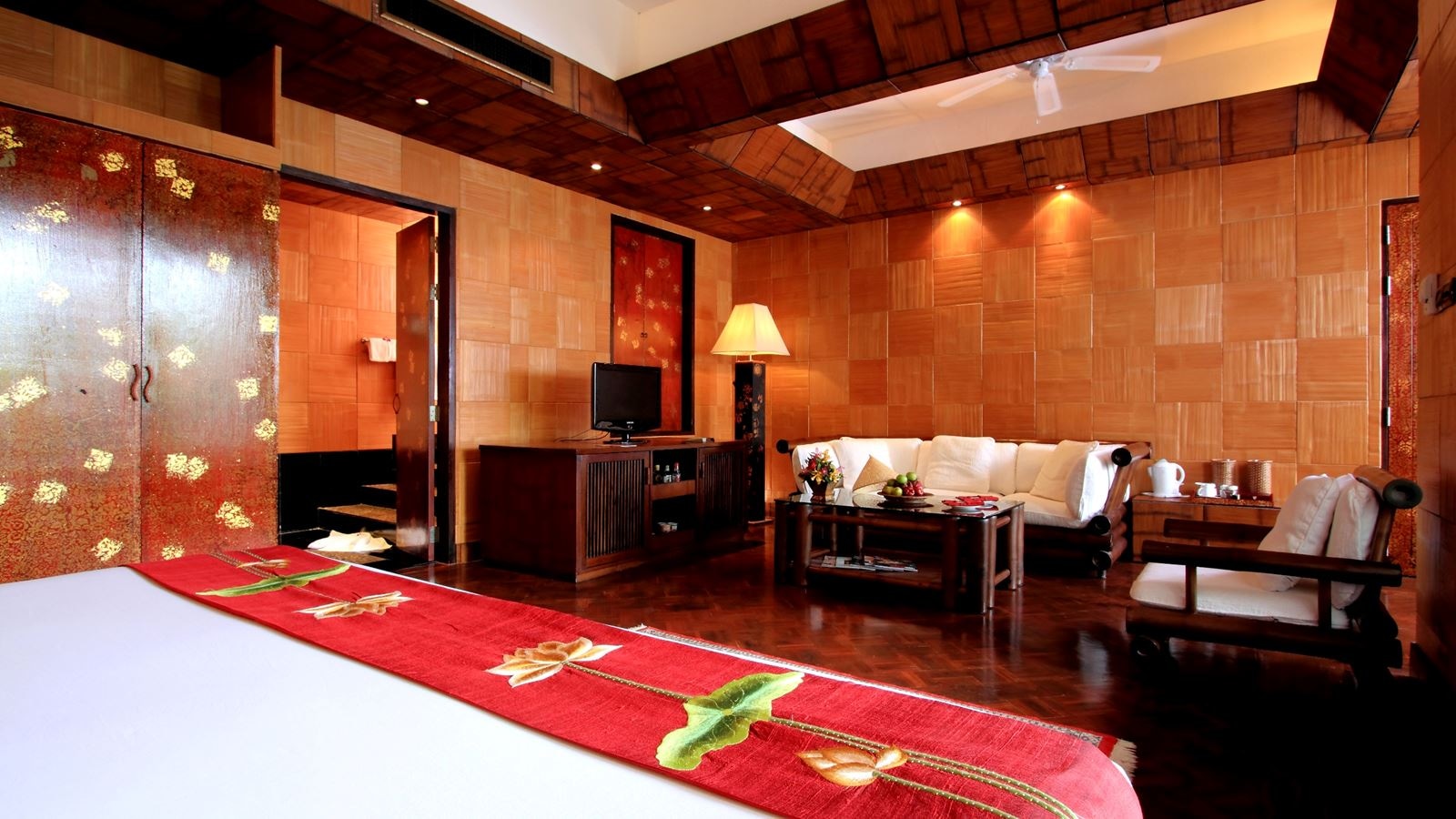 rooms-kata-suite-pool-access