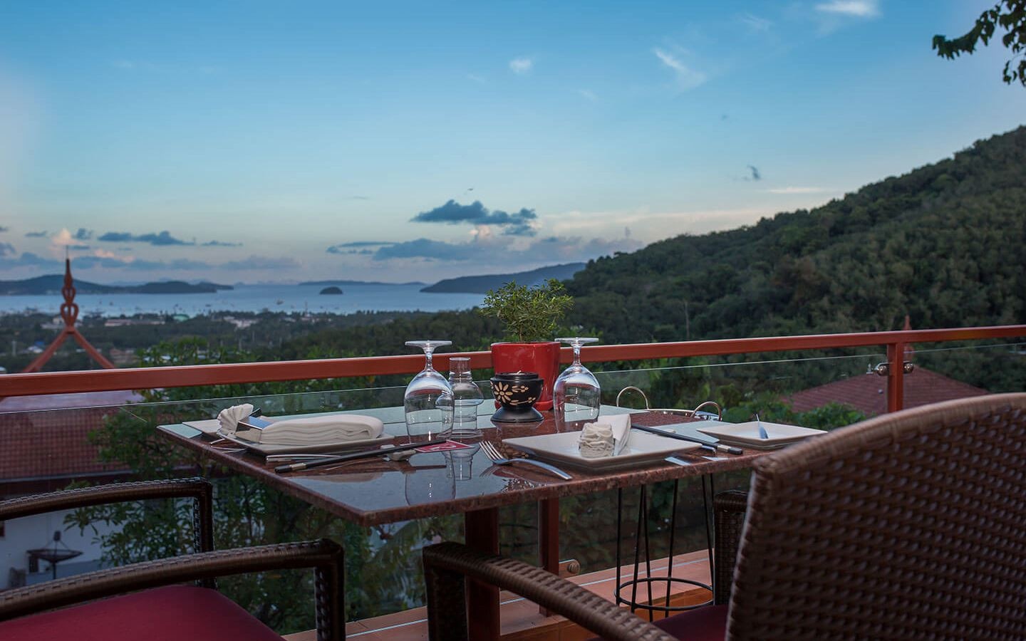 restaurants-mom-tri-s-wok-pagoda