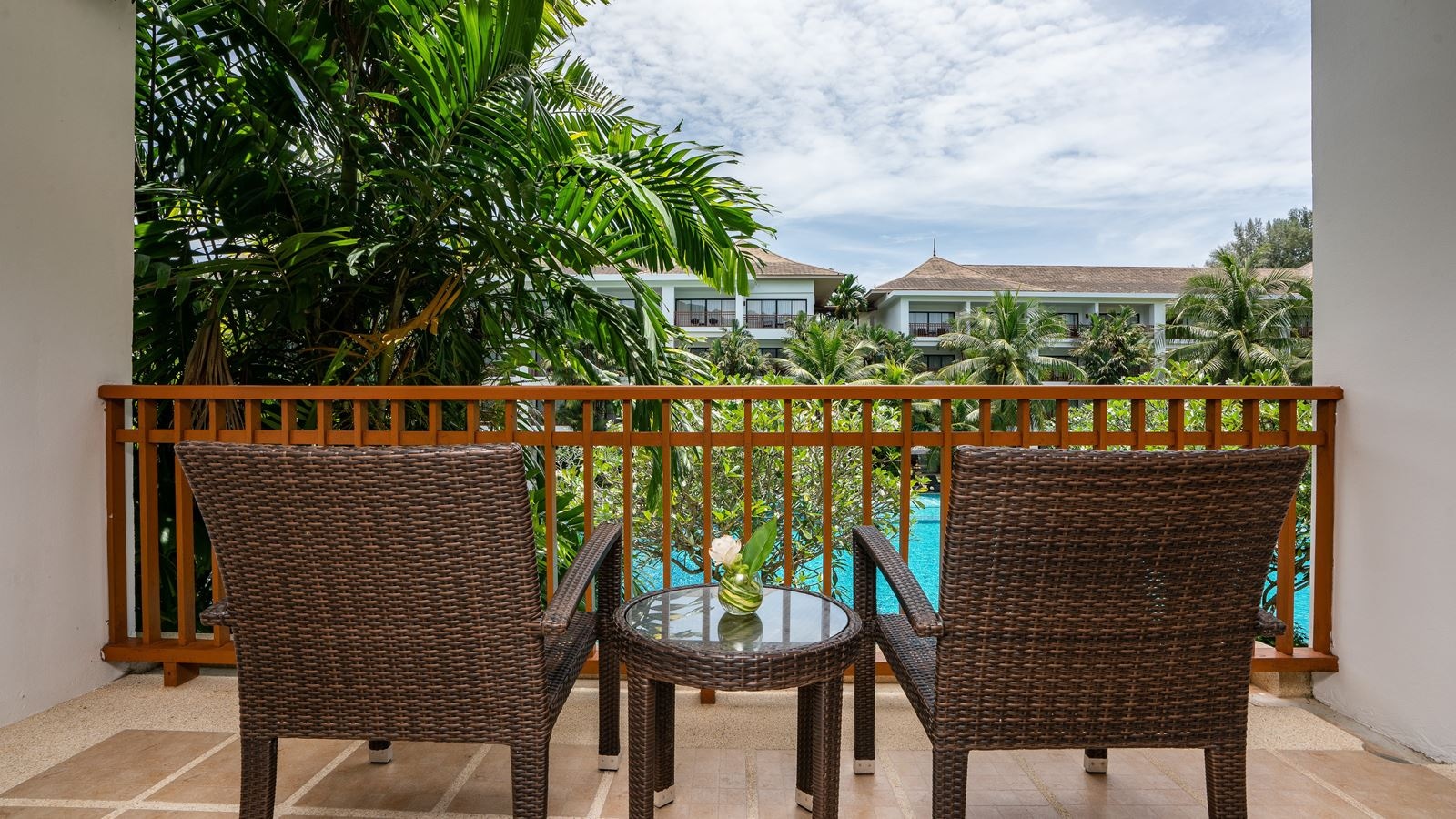 rooms-superior-pool-view