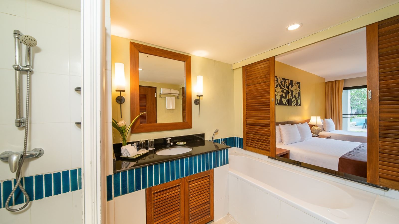 rooms-superior-pool-view