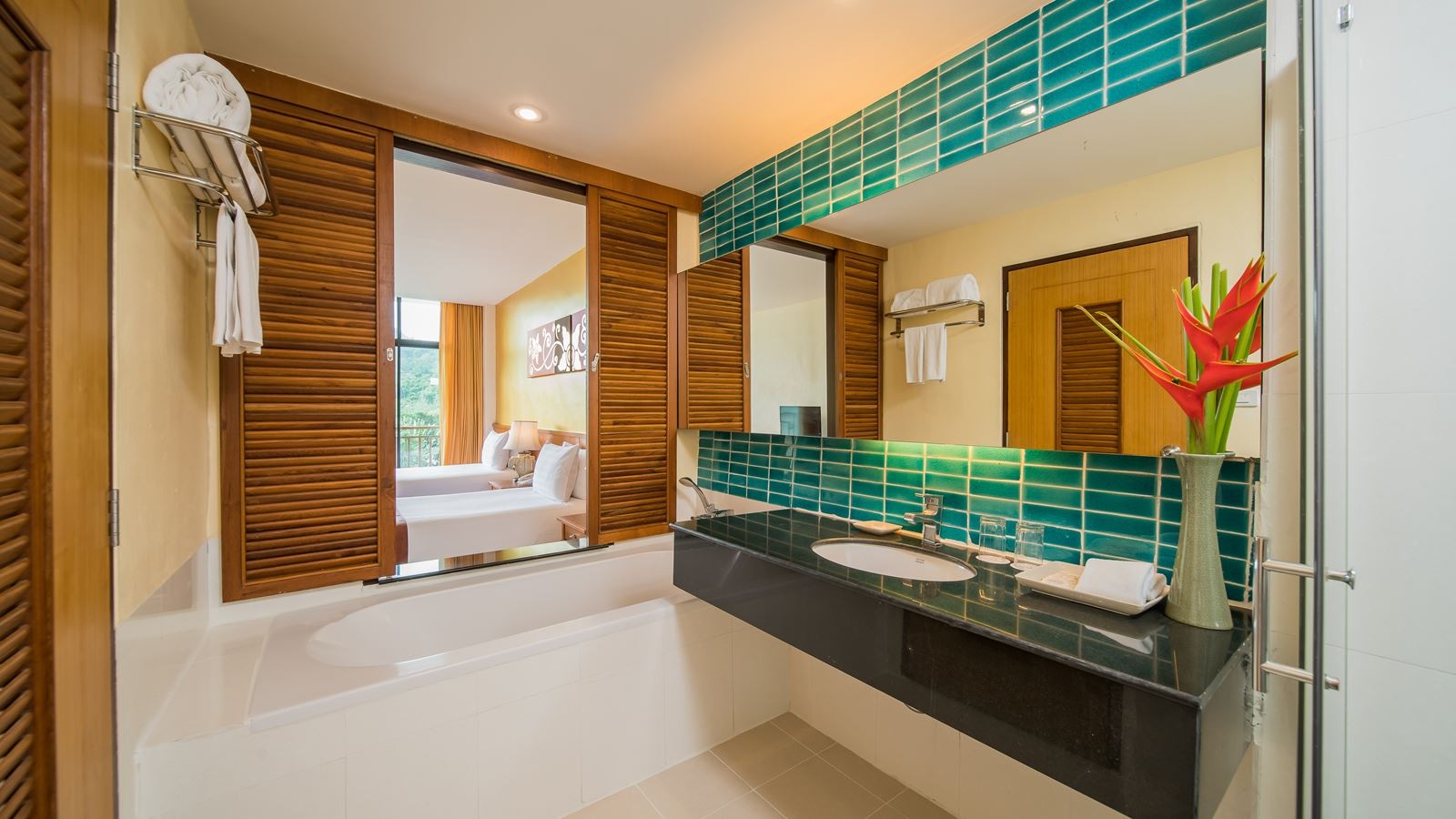 rooms-deluxe-pool-view