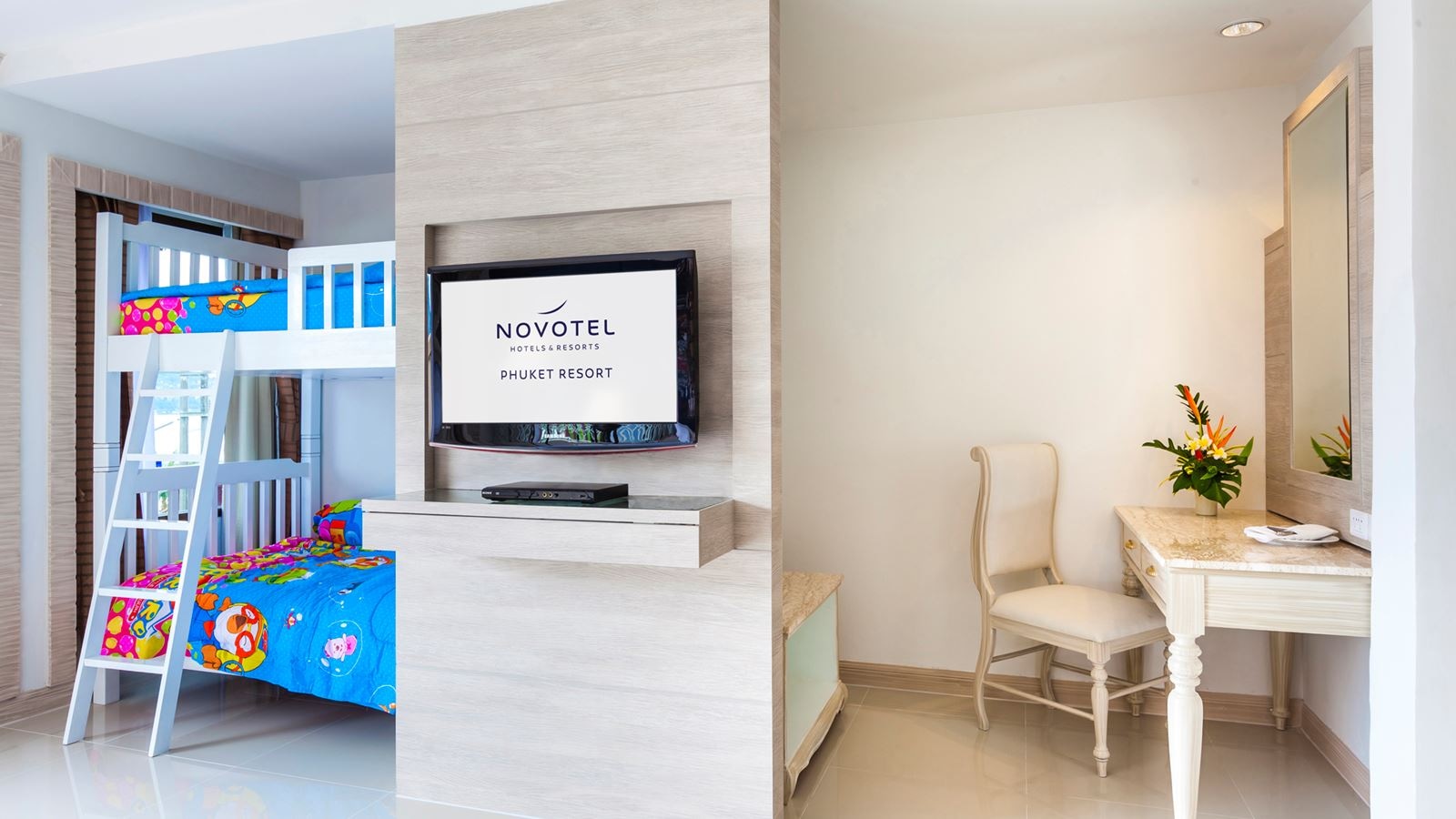 rooms-deluxe-family-room