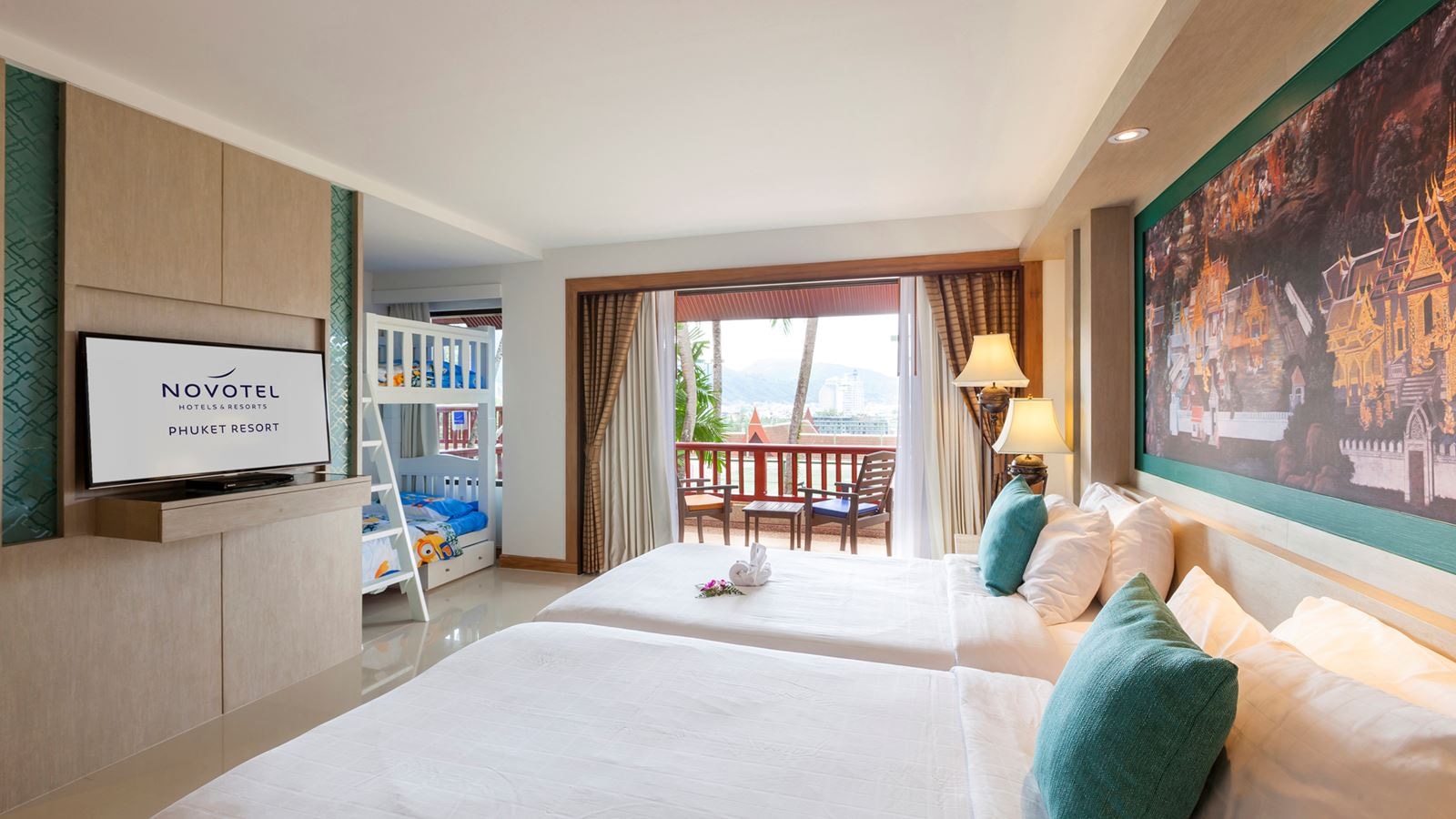 rooms-deluxe-family-room