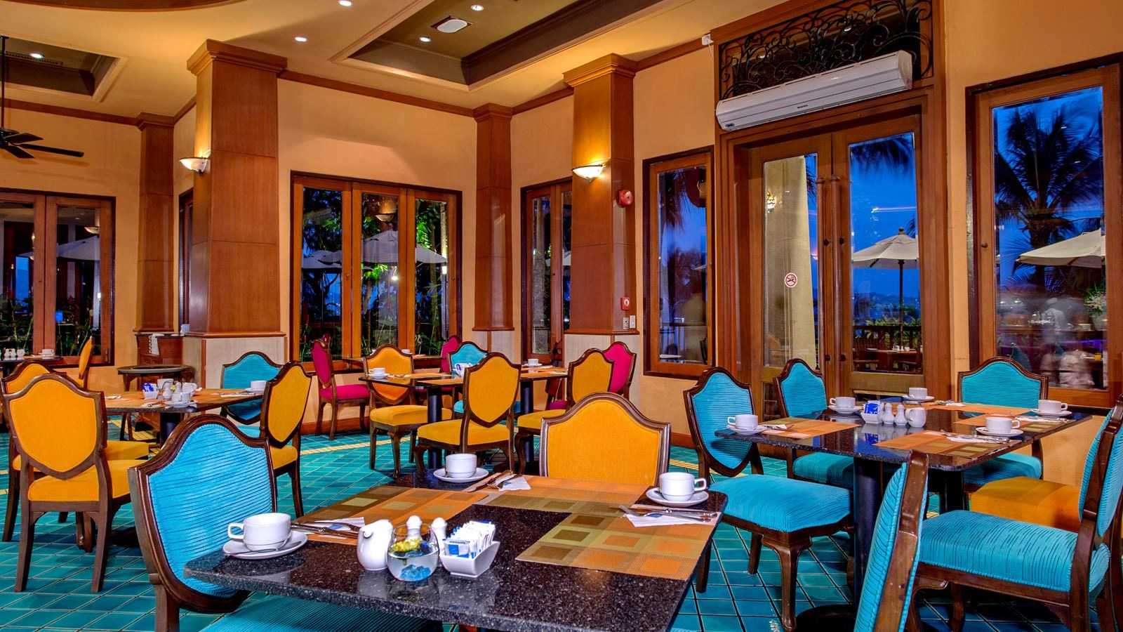 restaurants-v-lounge