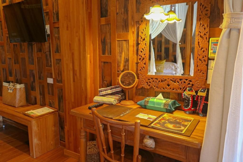 rooms-pool-suite-water-view-plus