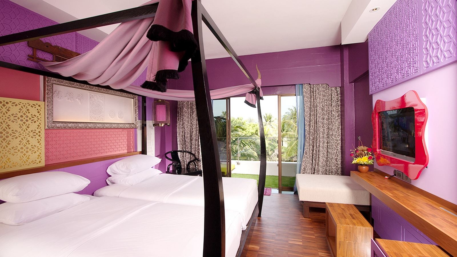 rooms-deluxe-pool-view