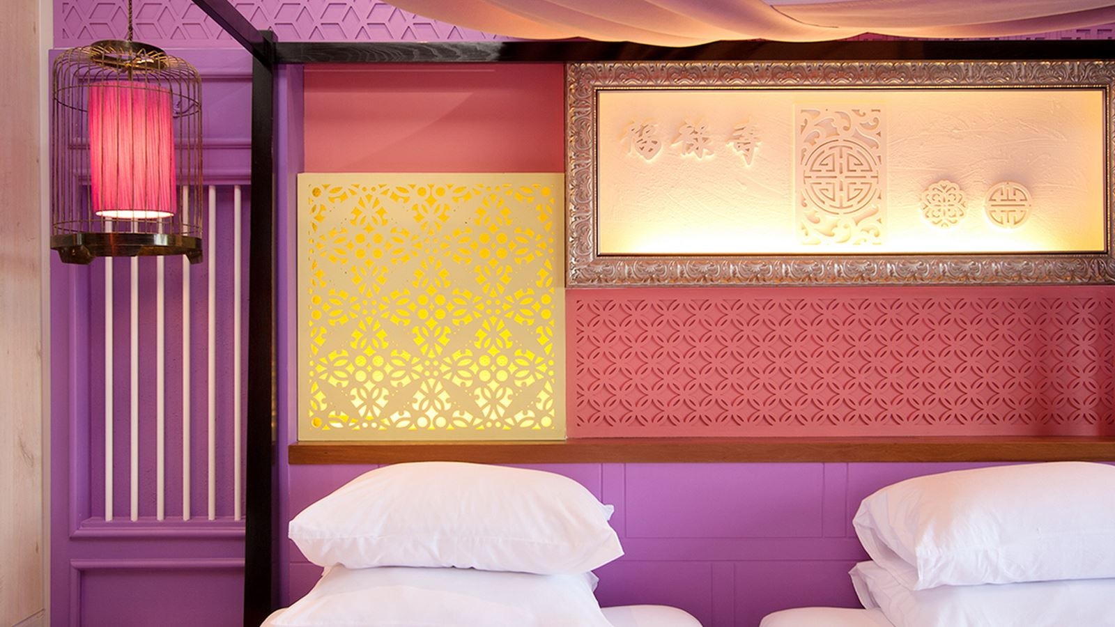 rooms-deluxe-pool-view