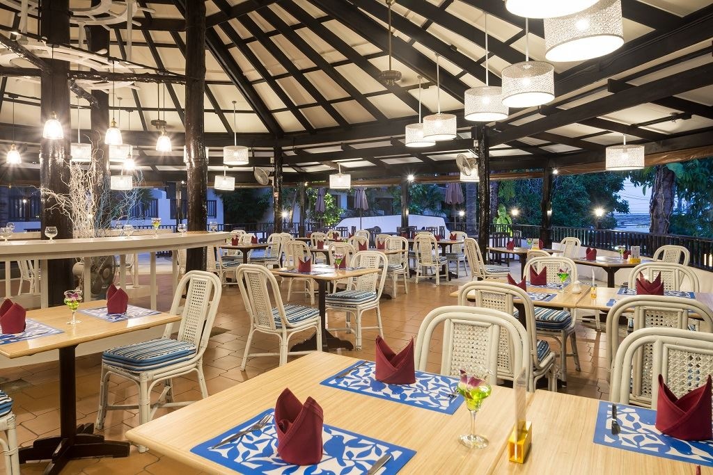 restaurants-the-boat-bar-and-restaurant