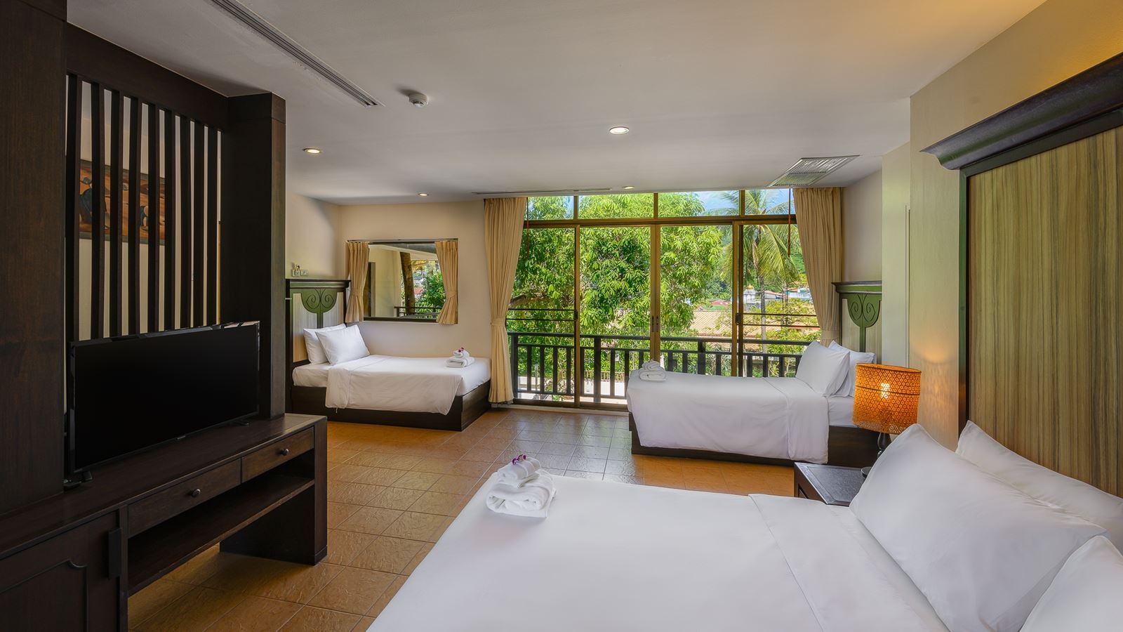 rooms-grand-deluxe-quadruple-room