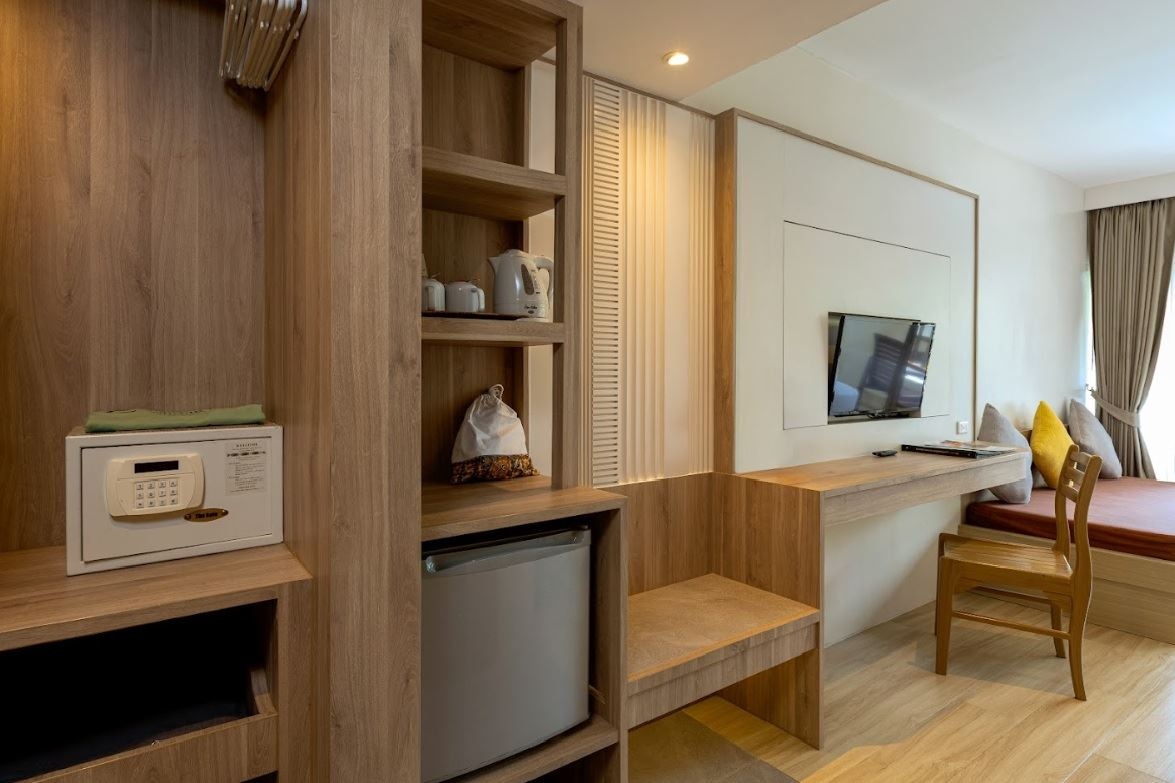 rooms-premium-plus-room-pool-view