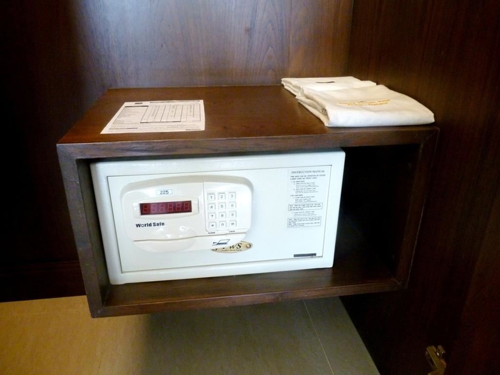 rooms-deluxe-room