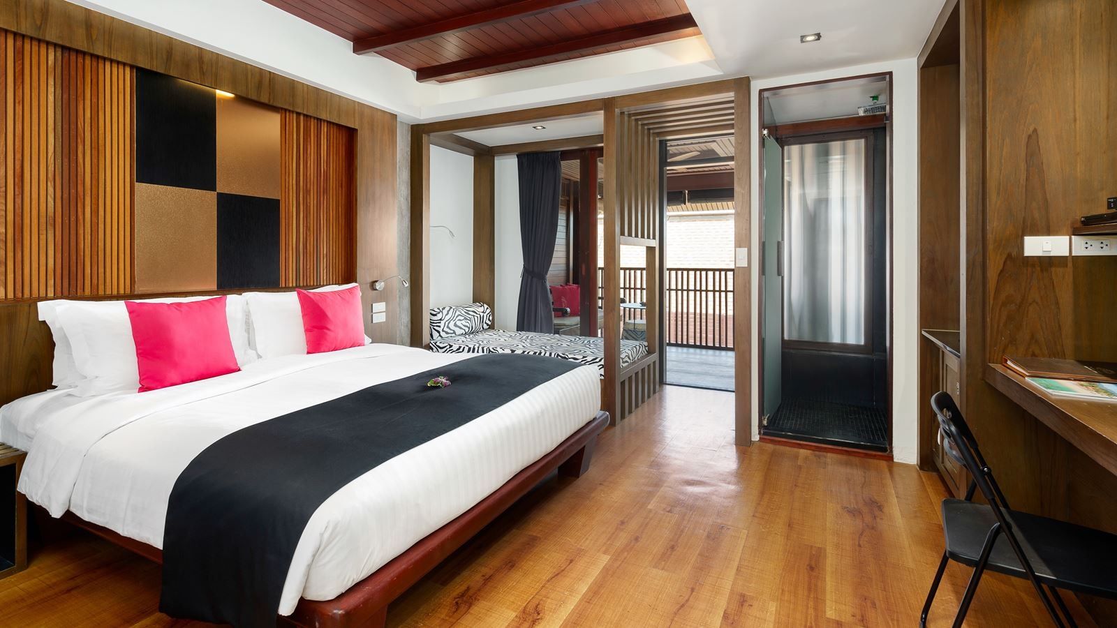 rooms-deluxe-balcony-suite