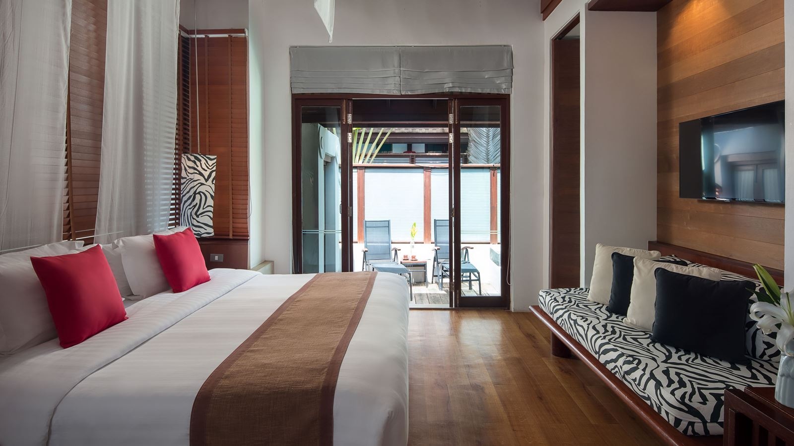 rooms-hydro-pool-villa