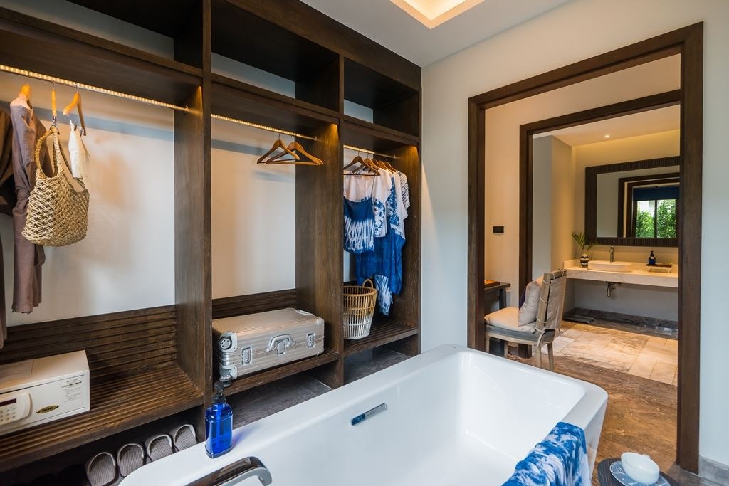 rooms-2bedroom-presidential-beachfront-pool-villa