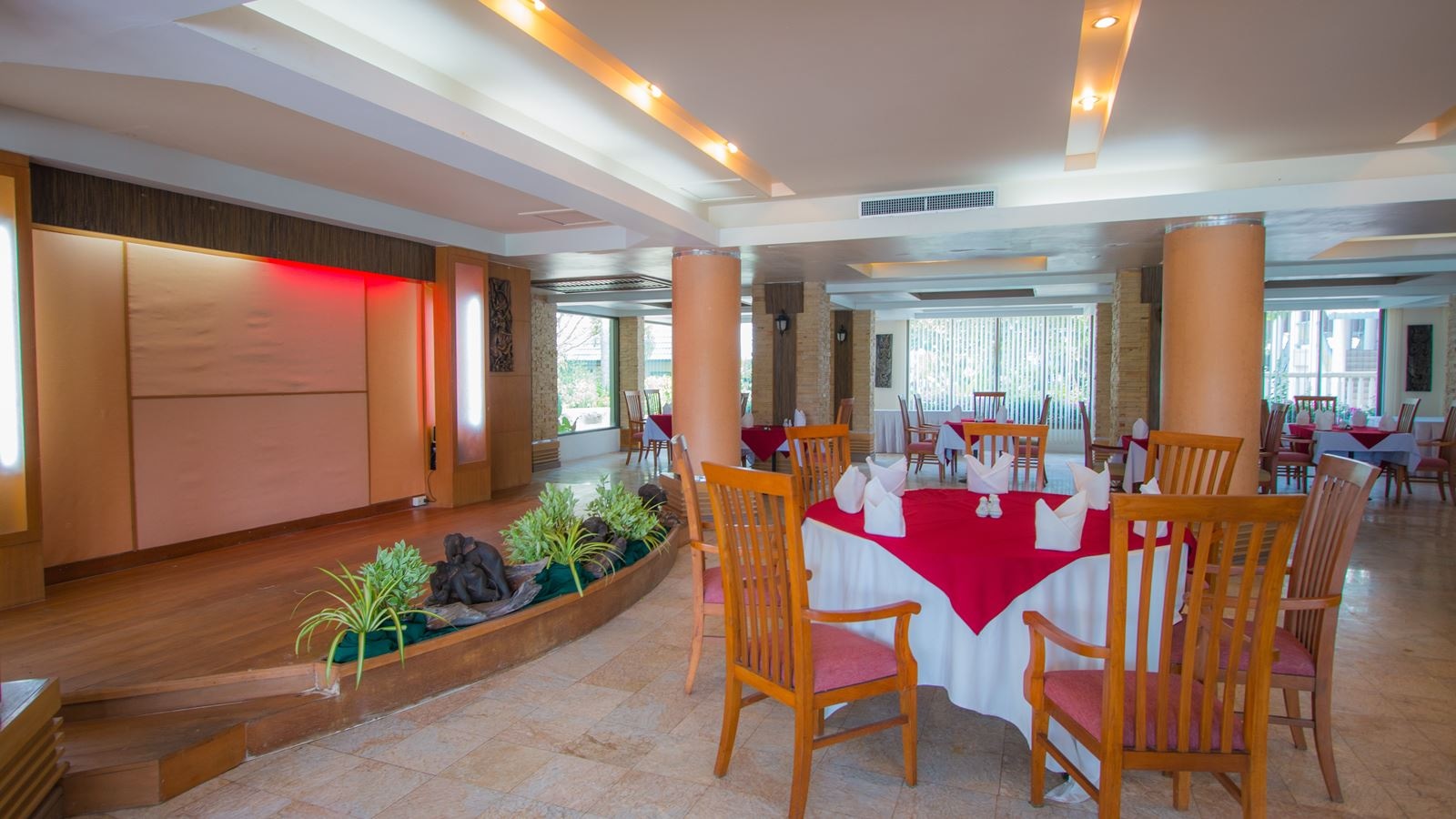 restaurants-run-tee-coffee-shop