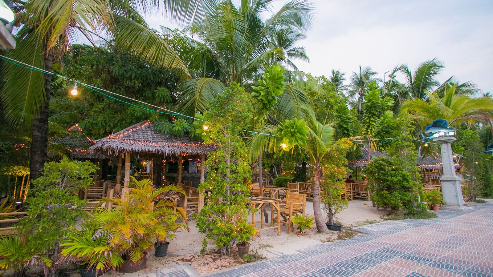 restaurants-jungle-beach-bar