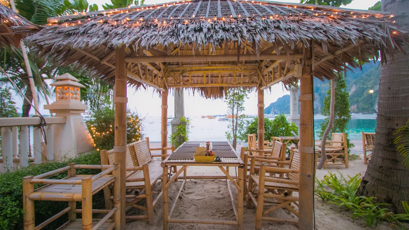 restaurants-jungle-beach-bar