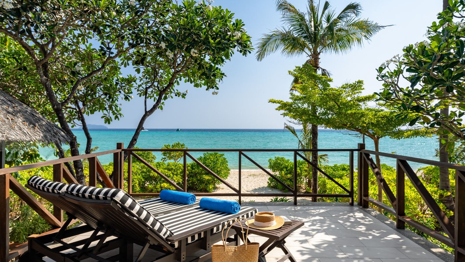 rooms-beachfront-junior-suite