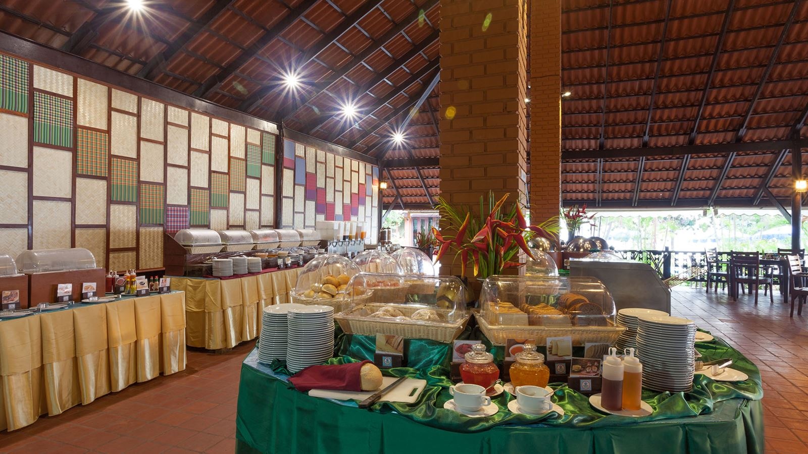 restaurants-the-laem-tong-restaurant