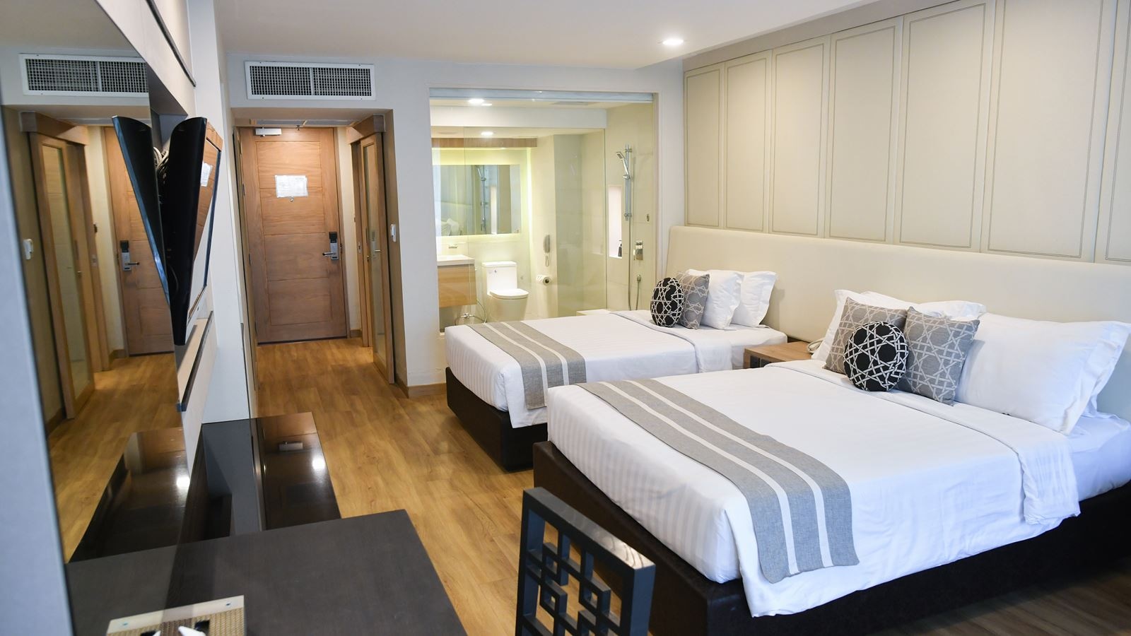 rooms-deluxe-pool-access