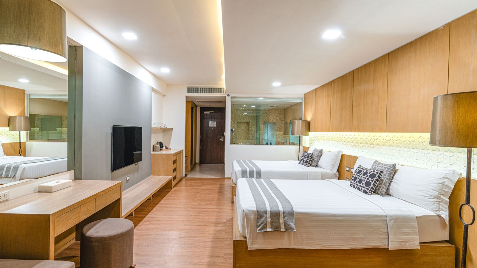 rooms-sunset-deluxe-pool-view