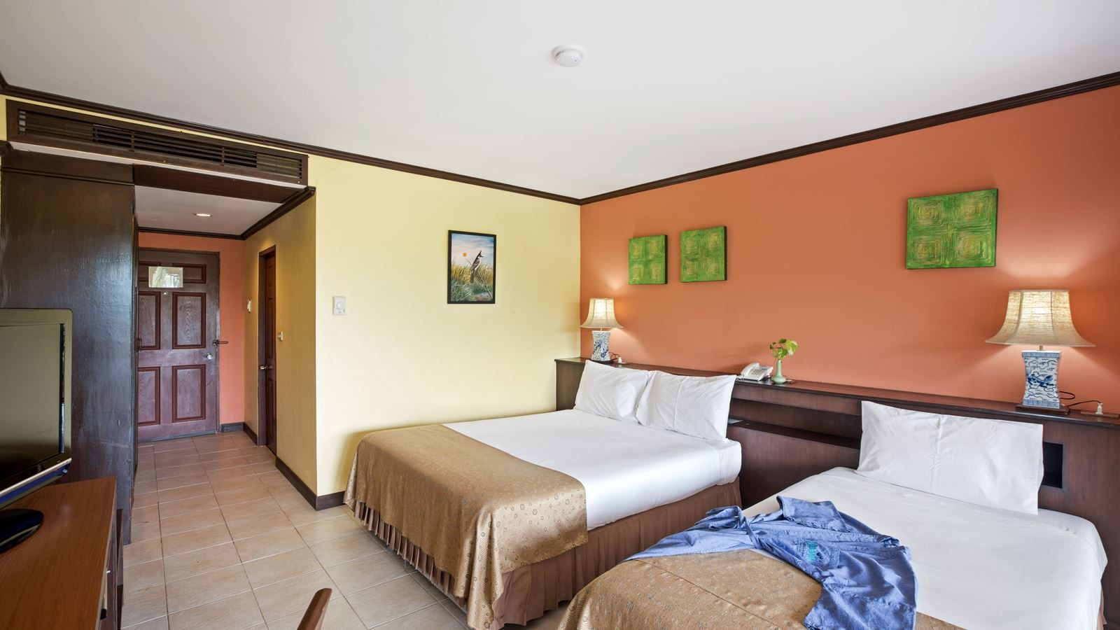 rooms-hotel-room