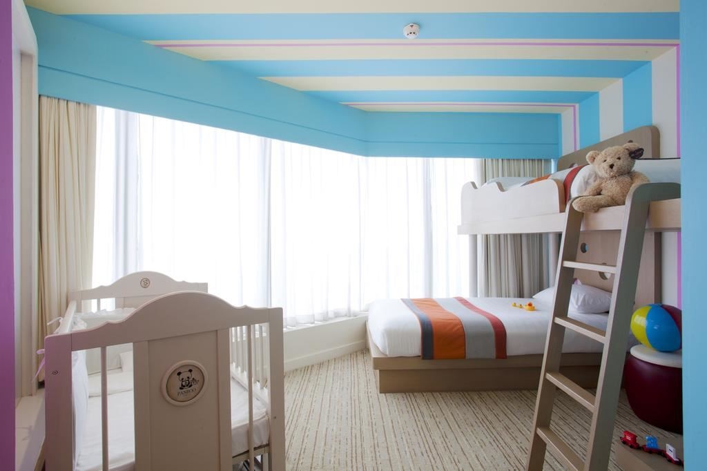 rooms-family-room