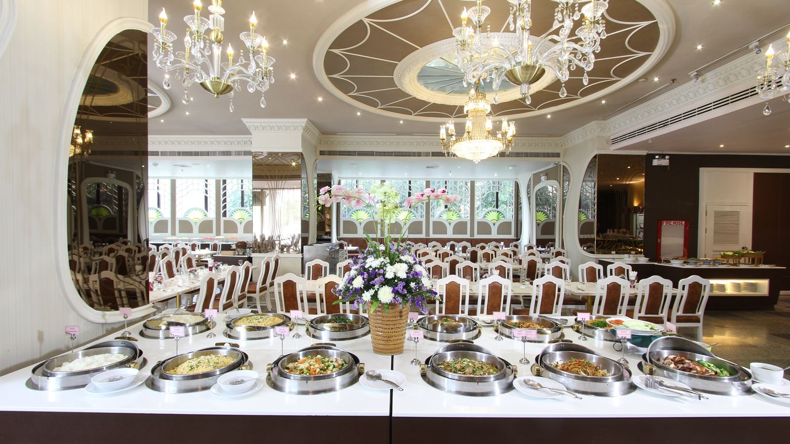 restaurants-benjamas-restaurant