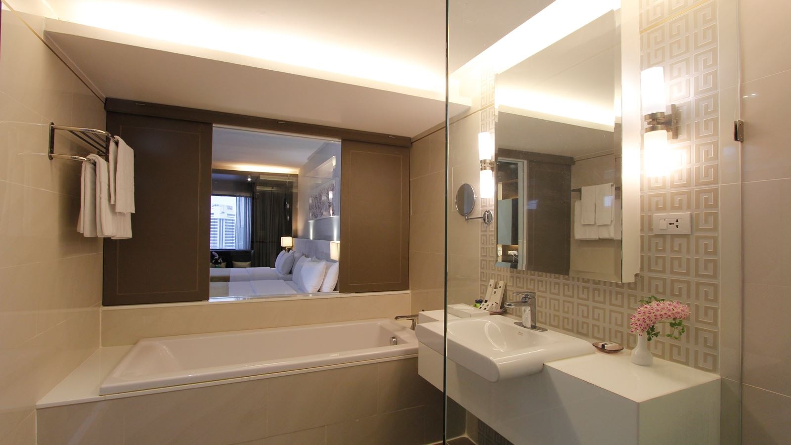 rooms-grand-deluxe-room