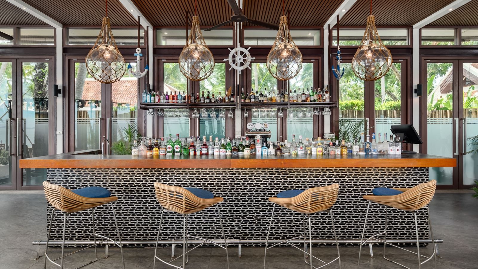 bars-the-beach-house-bar