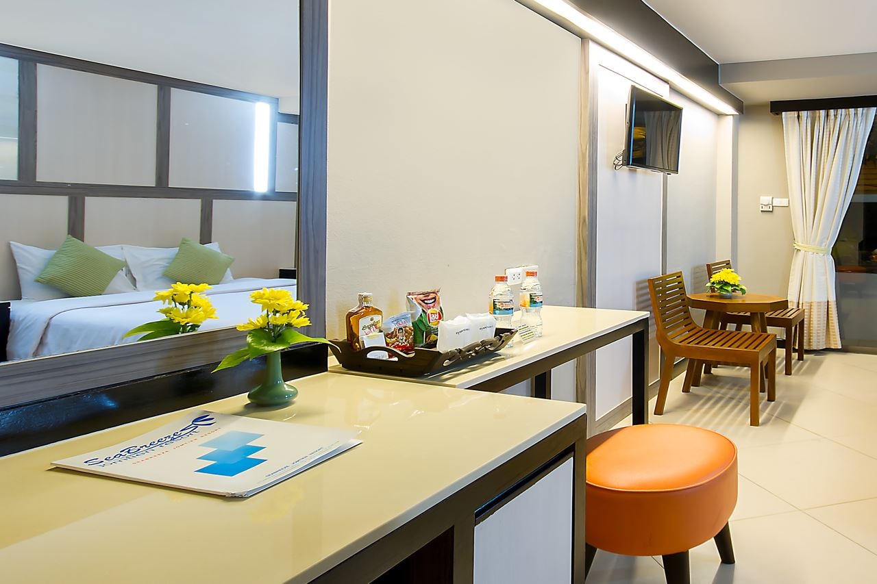 rooms-superior-resort-wing-pool-view