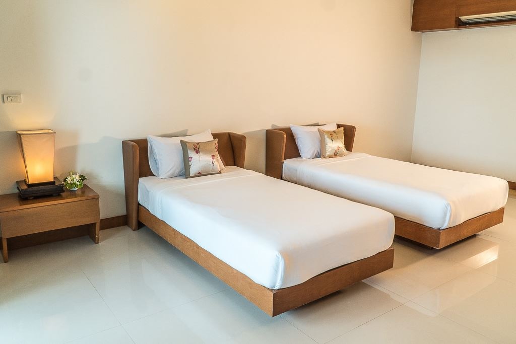 rooms-deluxe-family-room