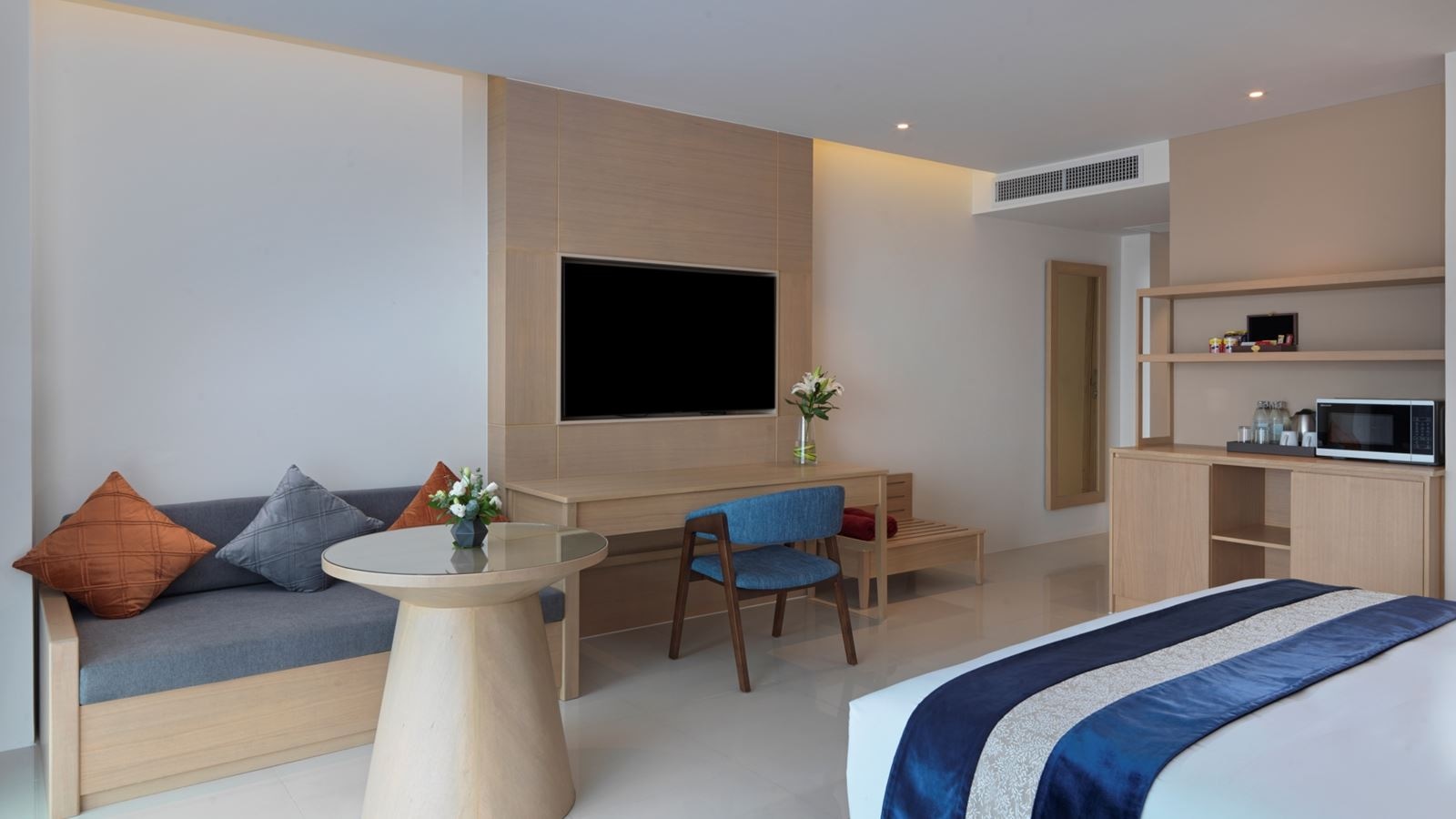 rooms-executive-club-room