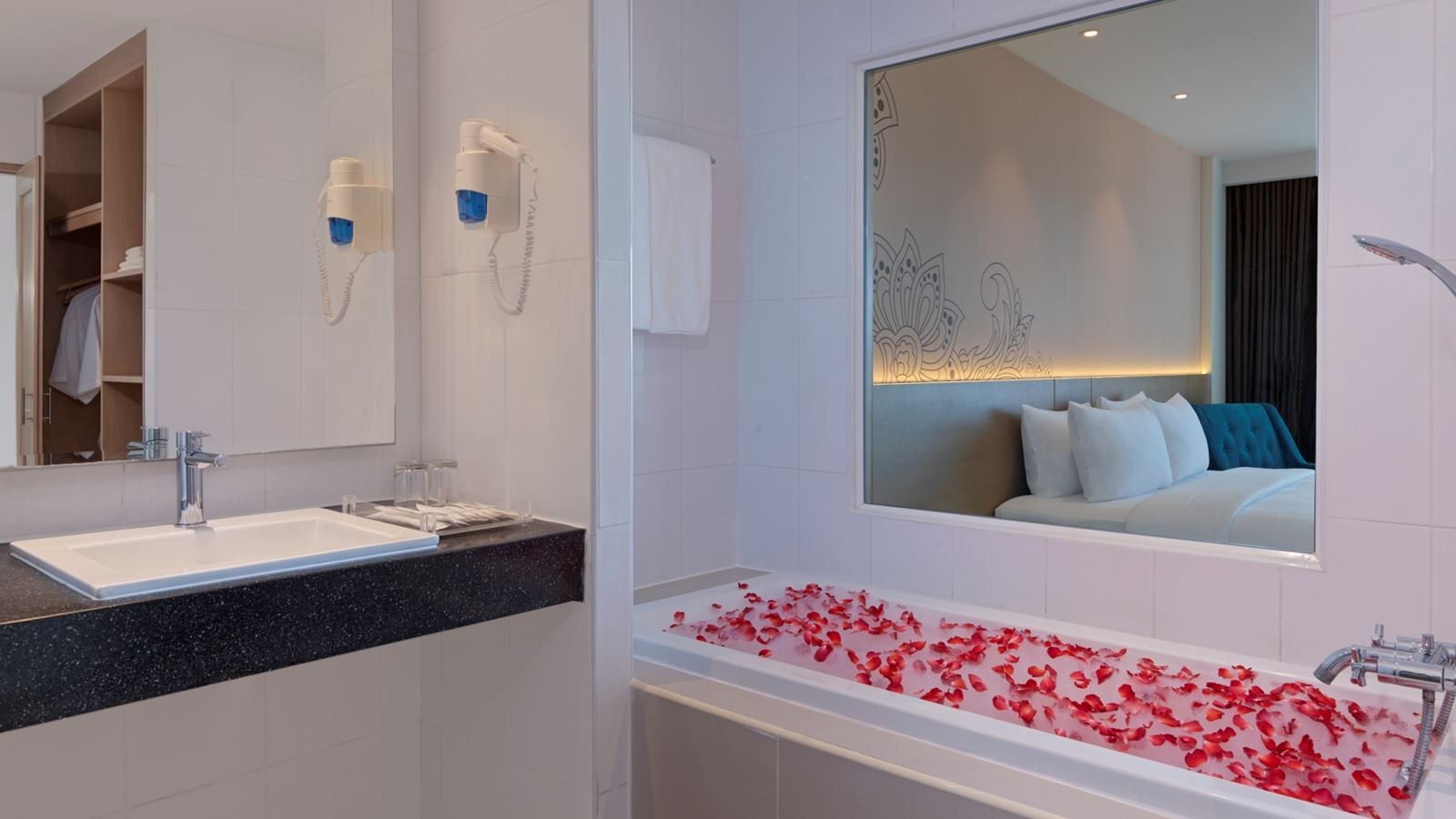 rooms-executive-club-room