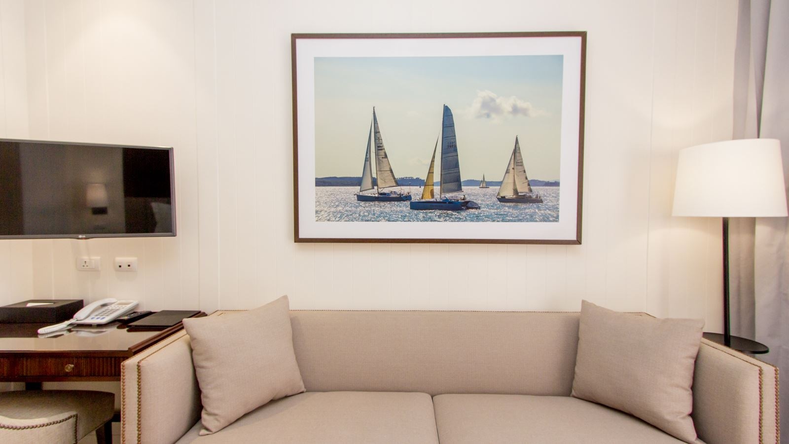 rooms-deluxe-with-balcony