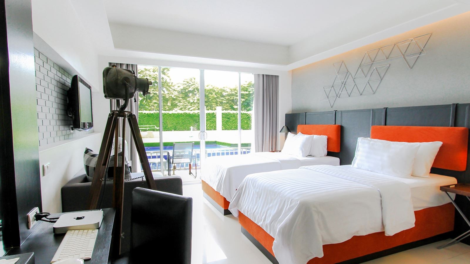 rooms-deluxe-pool-access