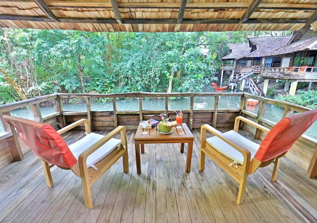 rooms-brook-side-room