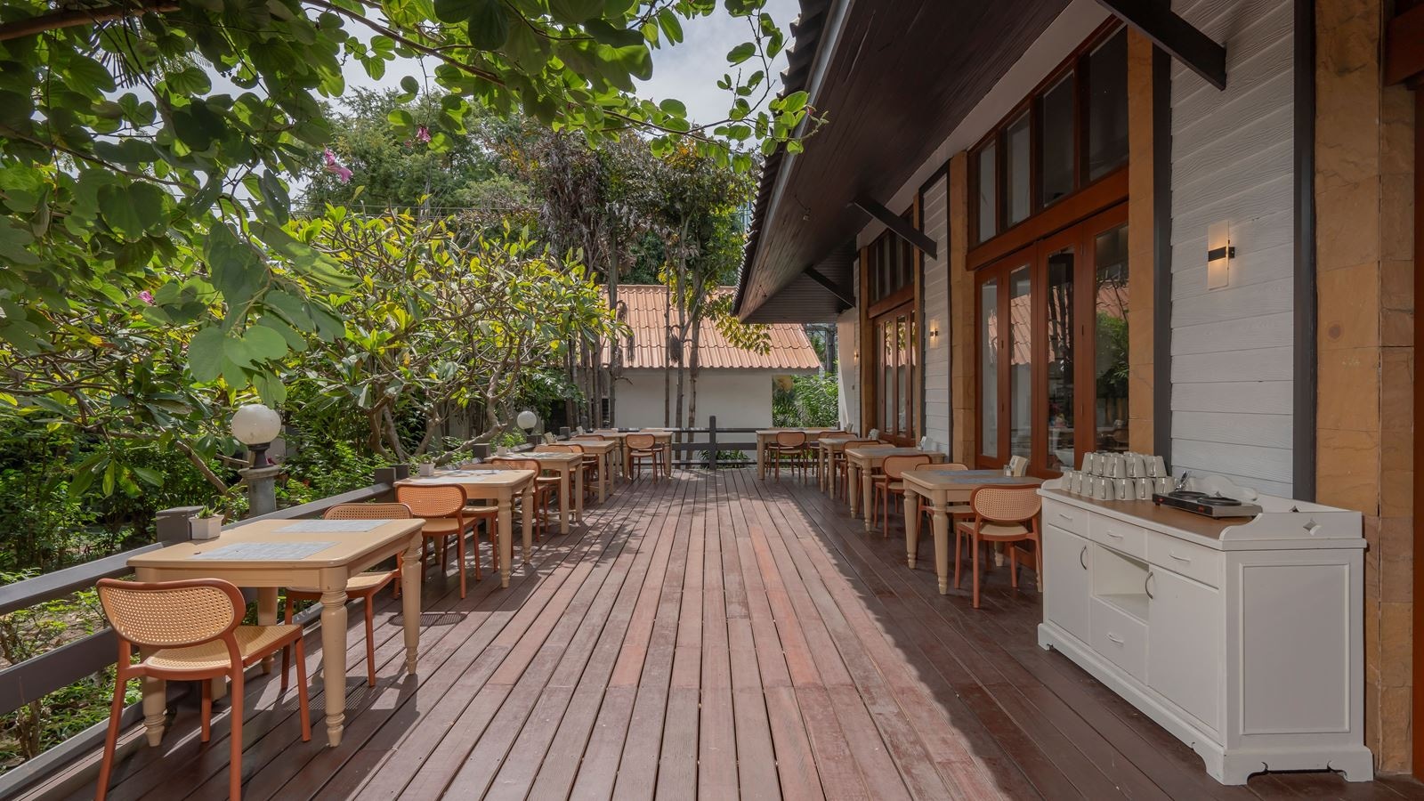 restaurants-garden-terrace-restaurant