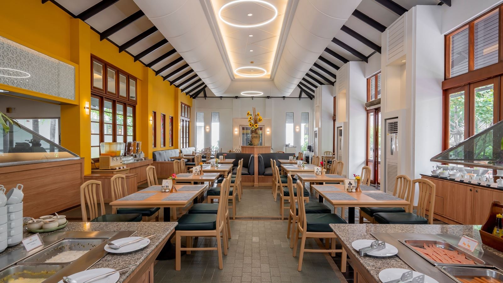 restaurants-garden-terrace-restaurant