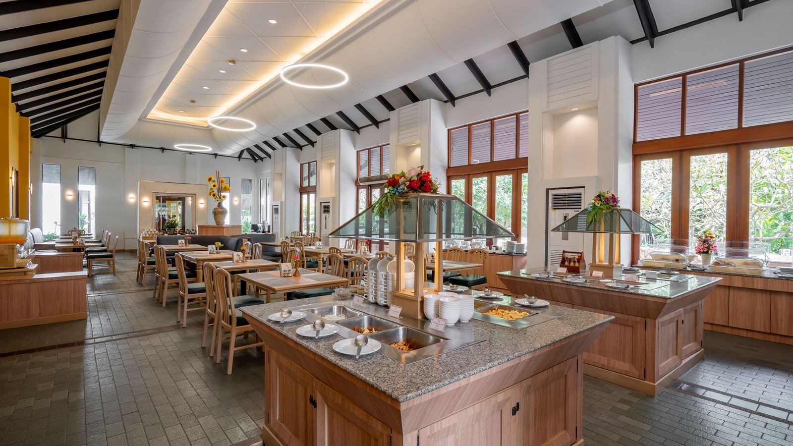 restaurants-garden-terrace-restaurant