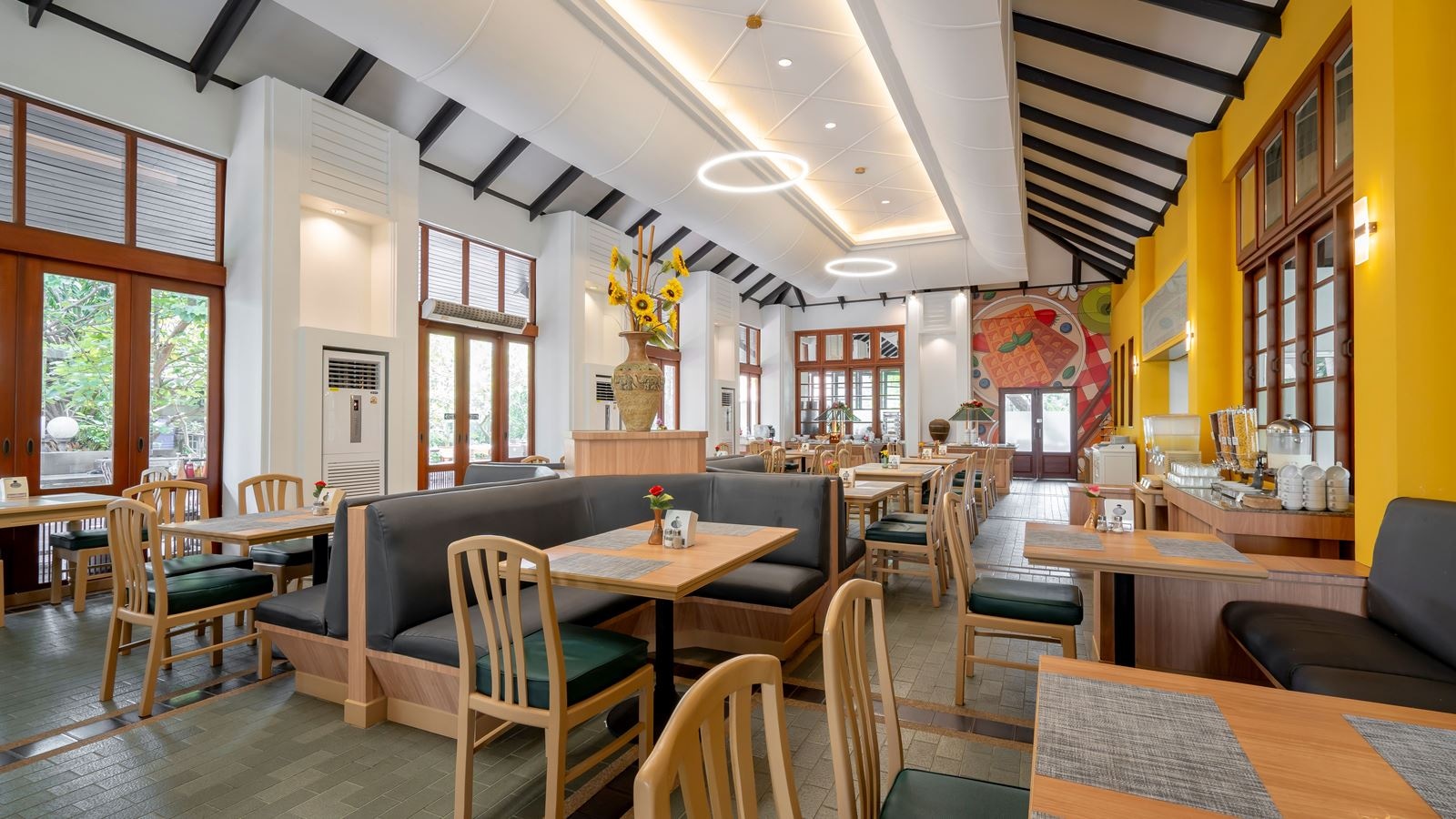 restaurants-garden-terrace-restaurant