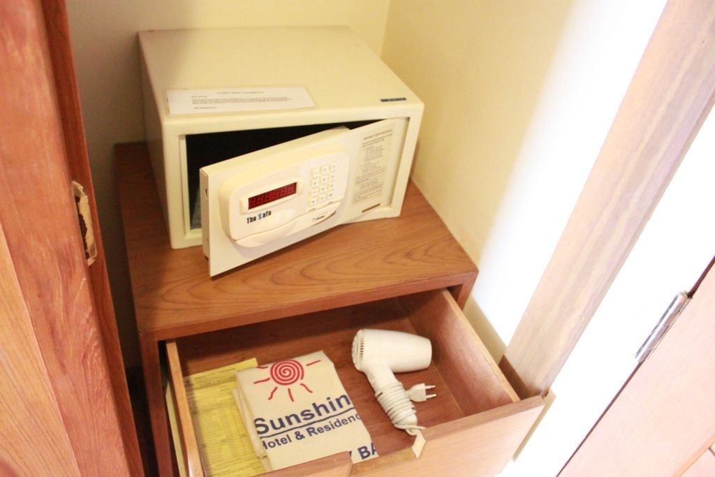 rooms-deluxe-pool-view