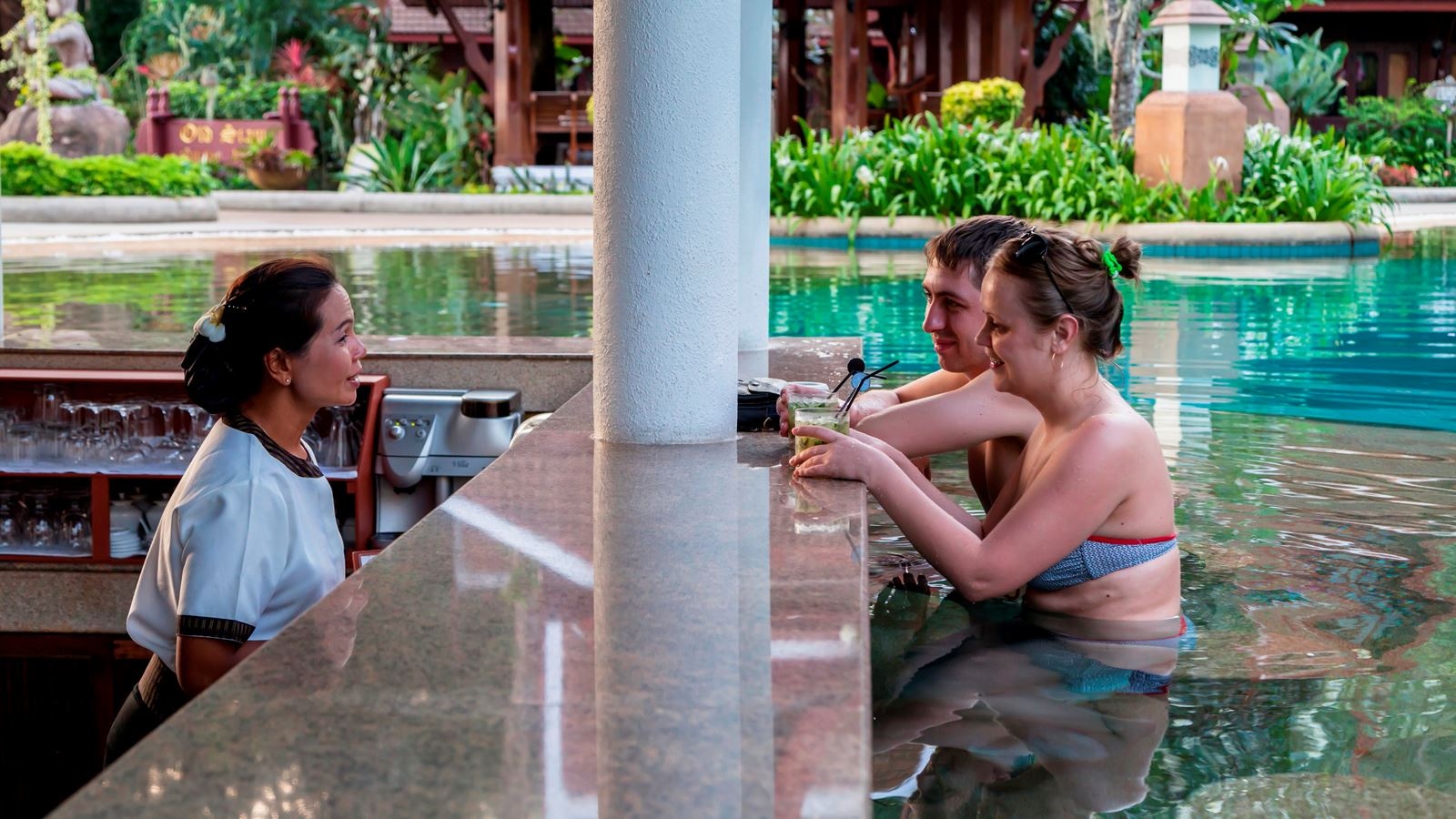 bars-crocodile-pool-bar