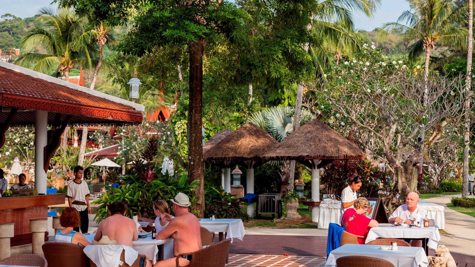 bars-crocodile-pool-bar