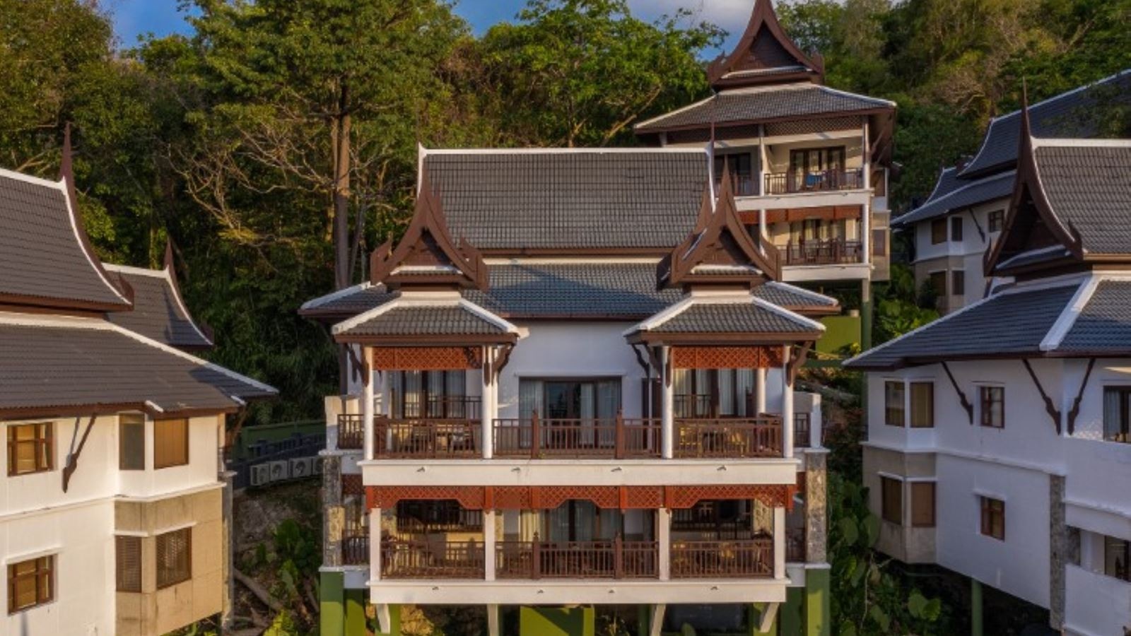rooms-hillside-with-terrace-bathtub