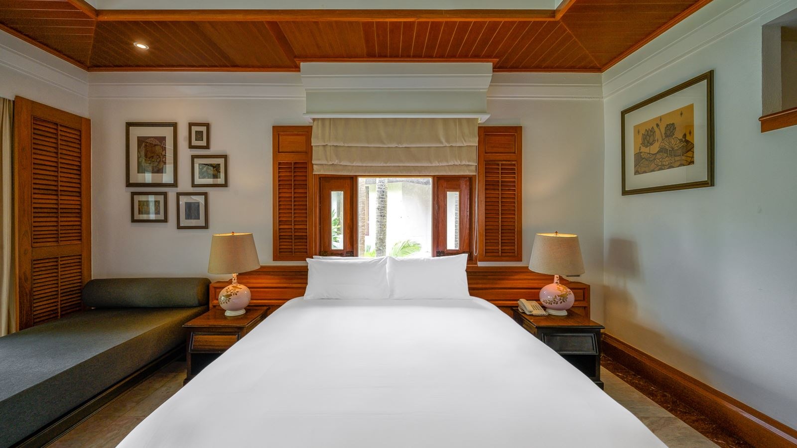 rooms-hillside-with-terrace-bathtub