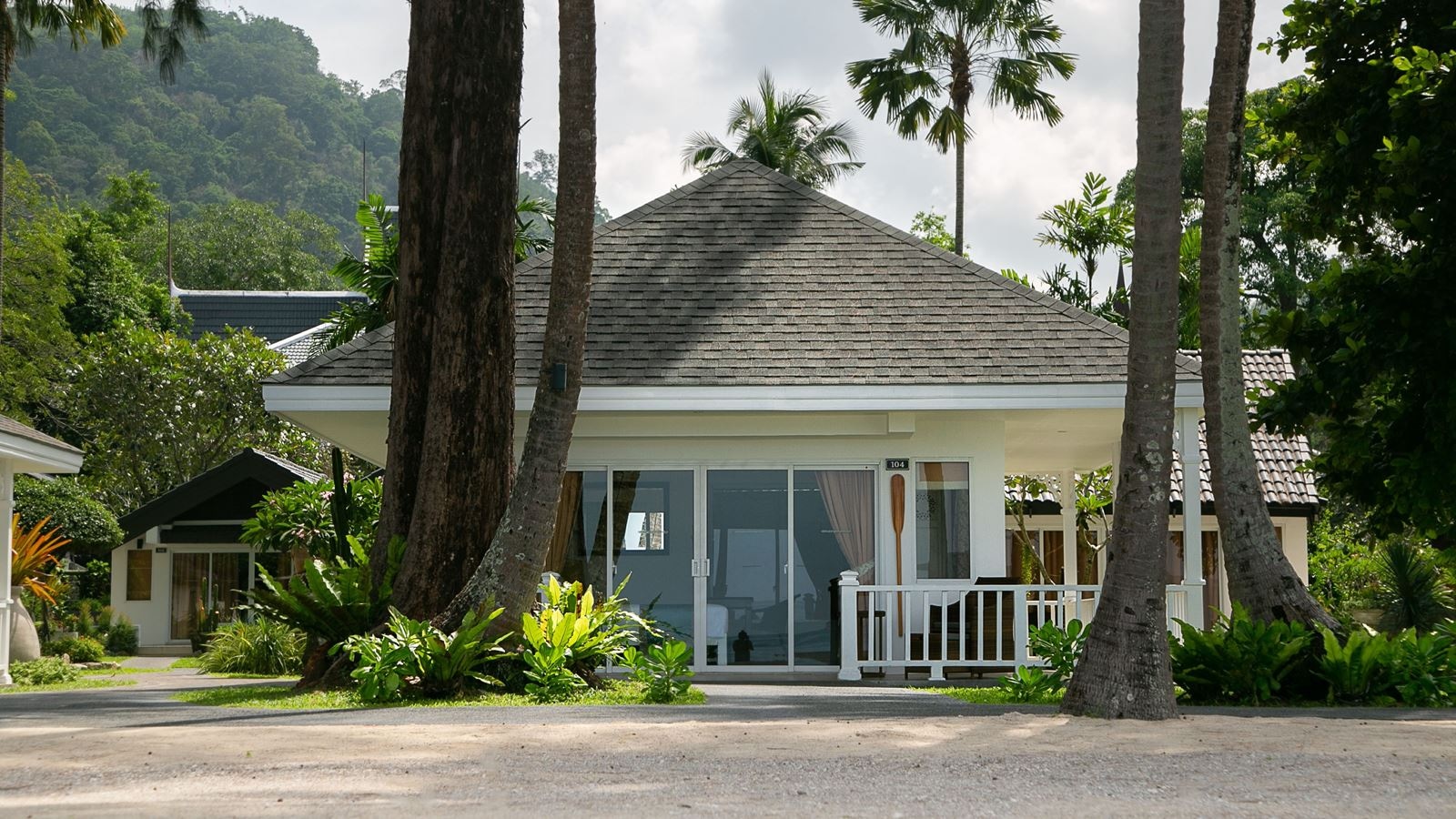 rooms-beachfront-cottage
