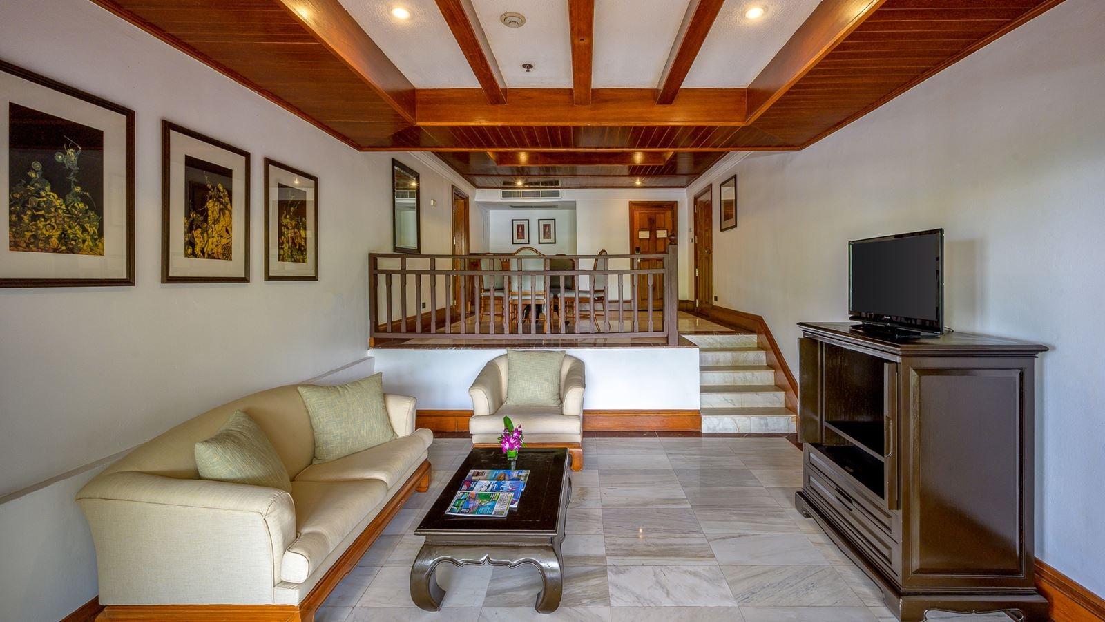 rooms-family-1-bedroom-hillside-suite-with-terrace-bathtub