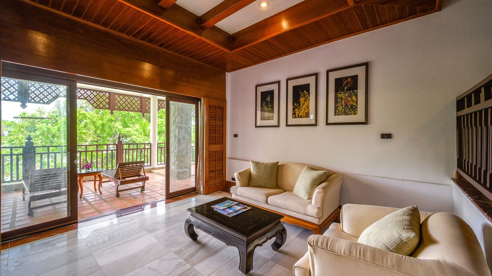 rooms-family-1-bedroom-hillside-suite-with-terrace-bathtub